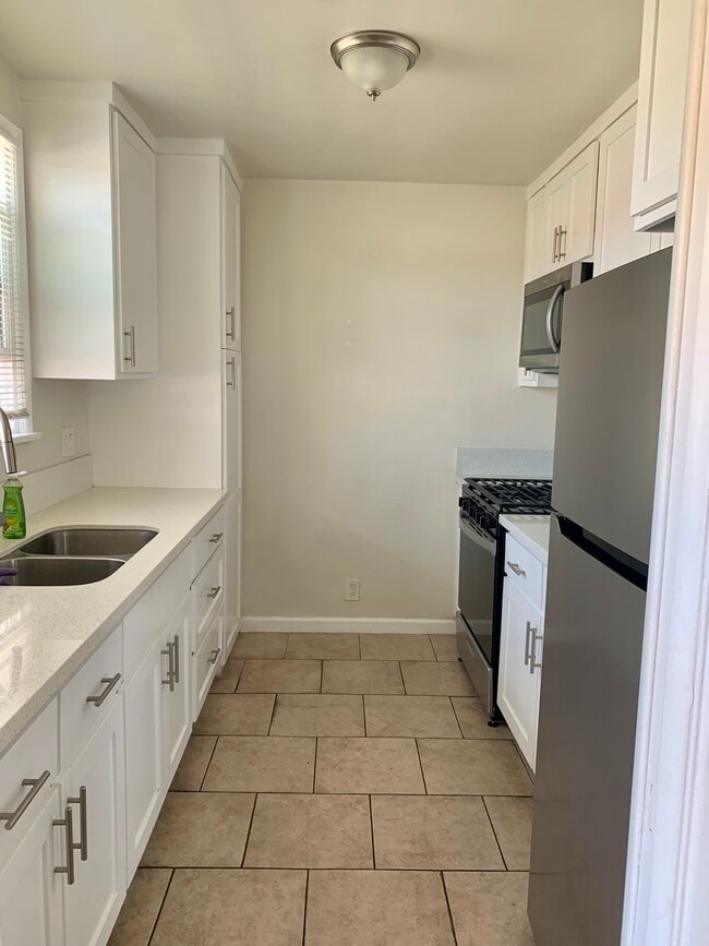 Building Photo - 3311 W 78th St Unit 1