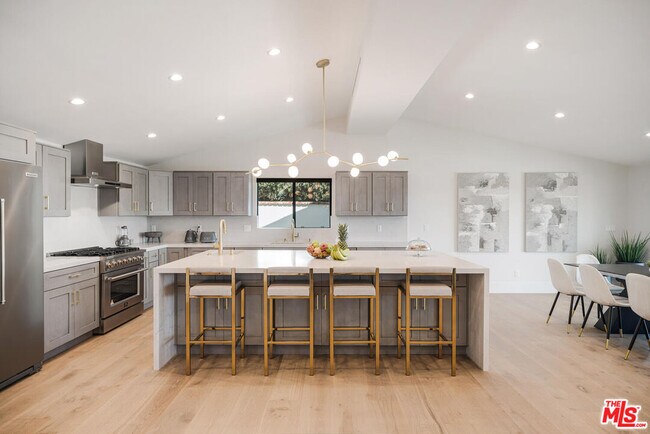 Photo - 5718 Wallis Ln