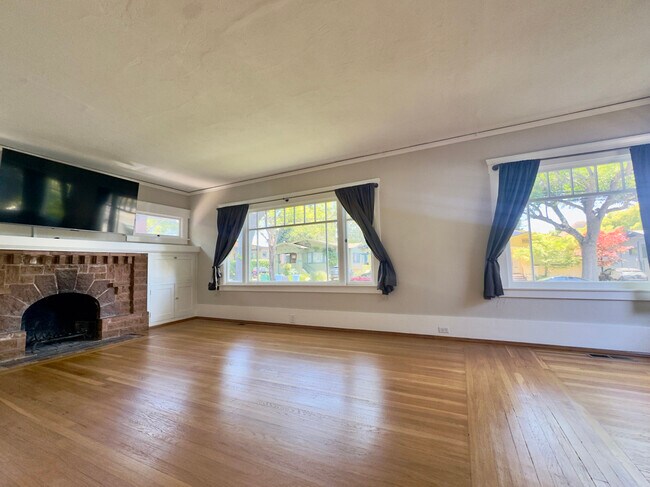 Photo - 2309 Derby St