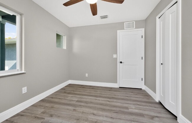 Photo - 2090 Como St