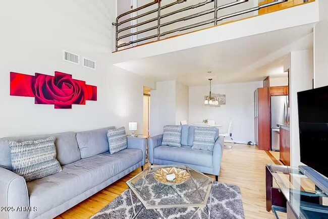 Building Photo - 154 W 5th St Unit 239 Rental