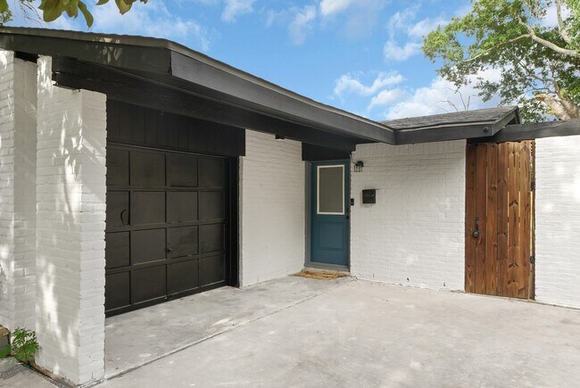 Photo - 11103 Greenwillow Dr