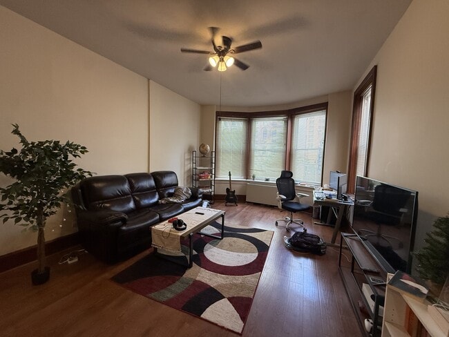 Building Photo - 1725 Spruce St Unit 2R