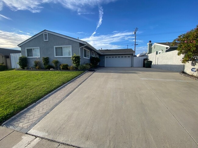 Building Photo - Updated 3 Bedroom Cypress House w/ 2 Car G...
