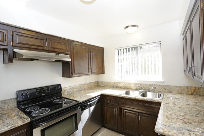 Fullerton Townhouse Apartments