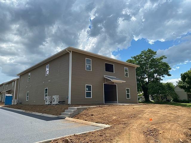 Building Photo - 1125 Old Barren River Rd Unit 321