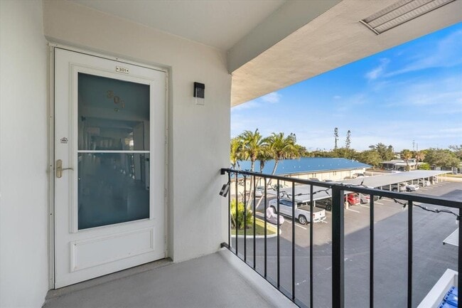 649 S Tamiami Trl Unit 301
