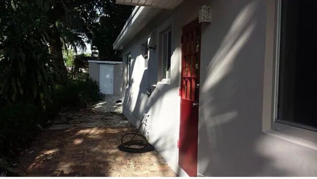 Building Photo - 3031 Center St