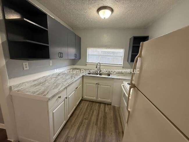 Photo - Completely Renovated Adorable 2/1- DONT MISS OUT!!!