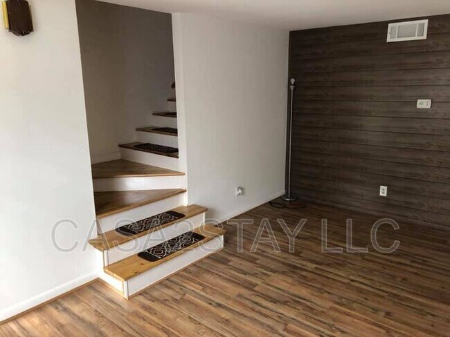 Photo - 541 Hanover Dr Unit 4
