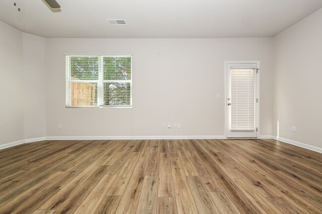 Photo - 3577 Saratoga Cir