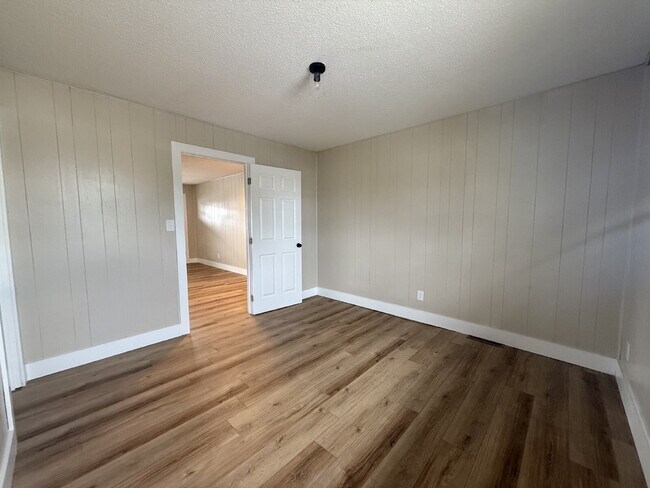 Photo - Renovated 1-bedroom, 1-bath apartment feat... Unidad 11