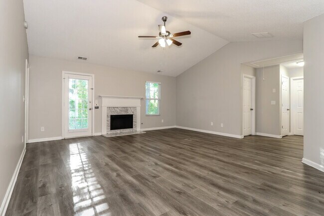 Photo - 1015 Amelia Grove Ln SE
