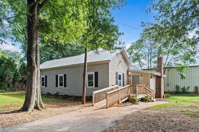 Photo - 204 W Spring St