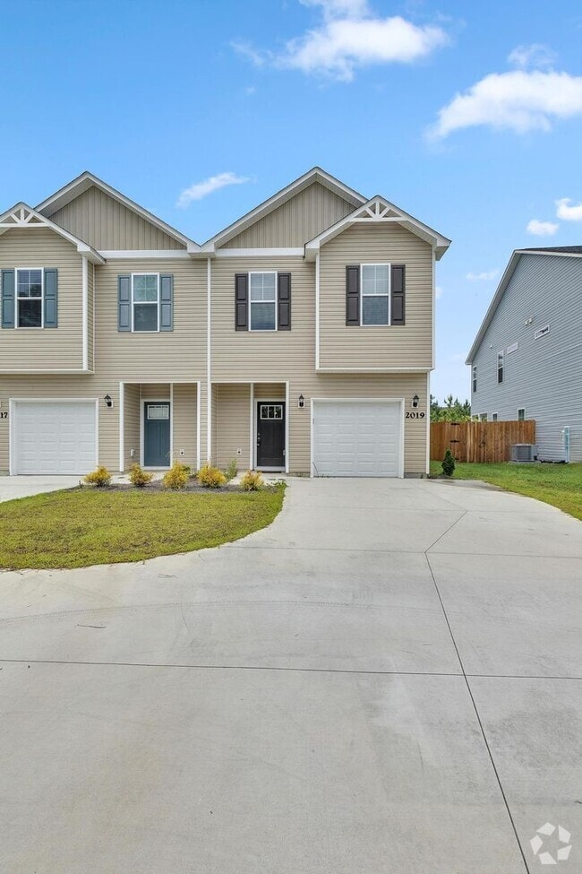 Building Photo - Modern 2-Story Townhome with Garage