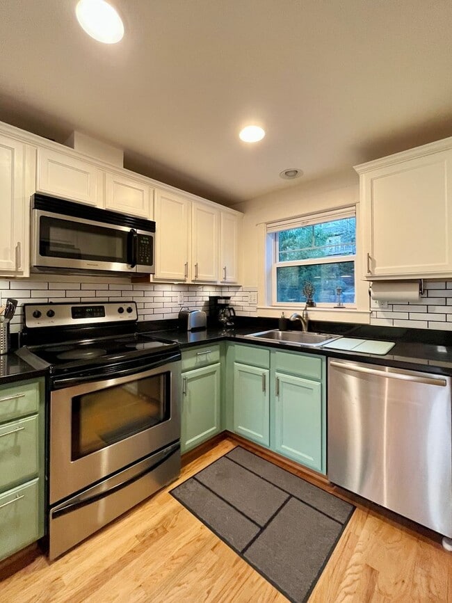 Photo - Light and Airy Townhome - Available April 10th