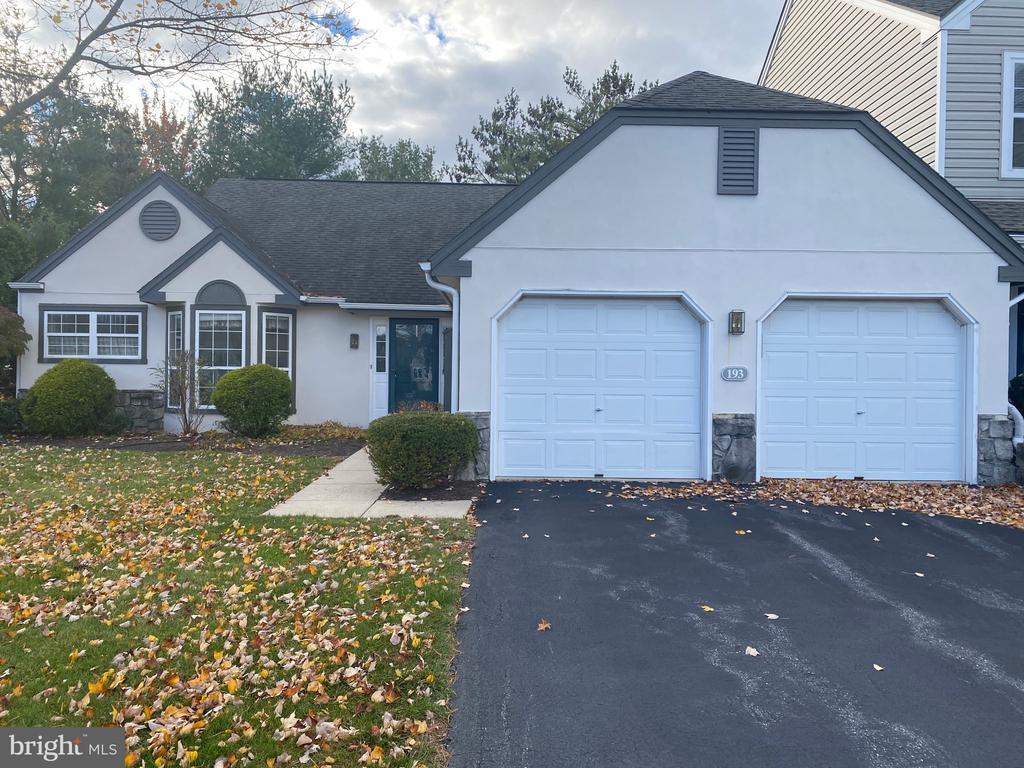 Photo - 193 Hawthorne Ct