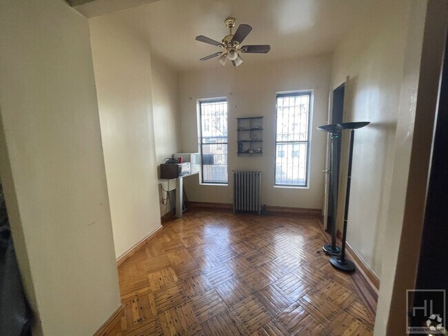 Building Photo - A ROOM HART STREET BEDSTUY Unit 2 Rental