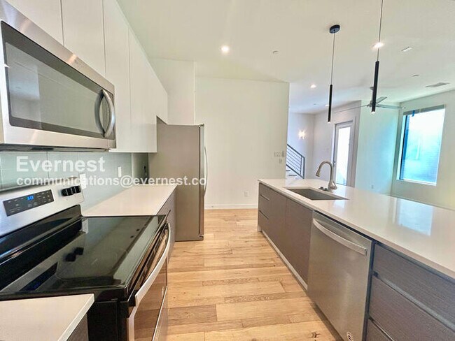 Photo - 2711 Kimsey Dr