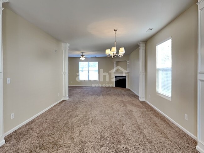 Photo - 511 Lindsborg Trl