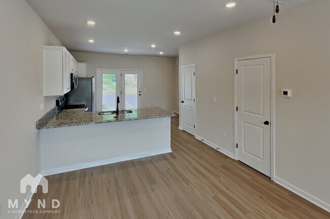 Photo - 1290 Principal Featherstone Ave