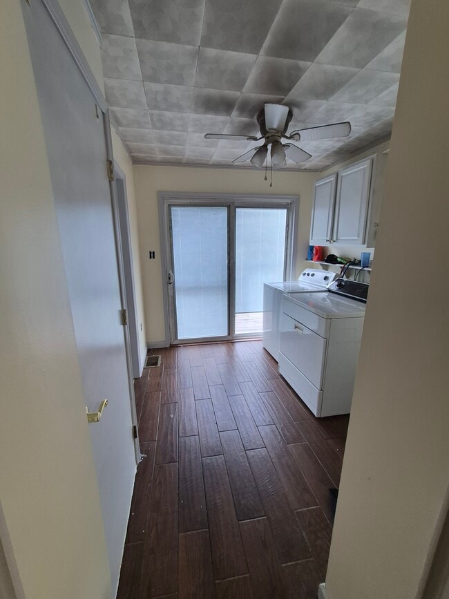 Laundry - 1744 W Market St