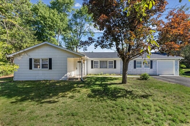 Photo - 1 Spruce Ln