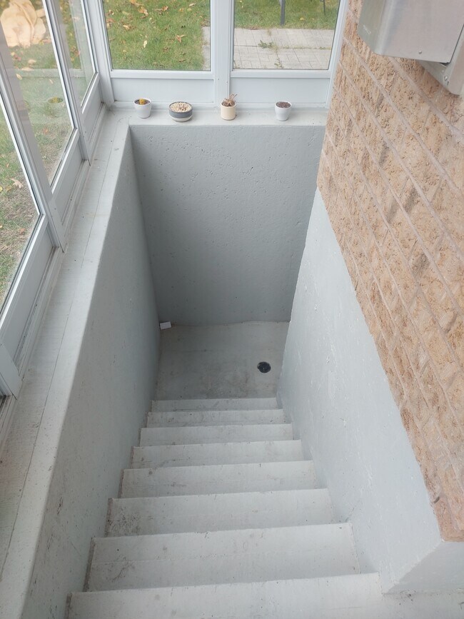 Building Photo - 54 Gamson Cres Unit Basement apartment