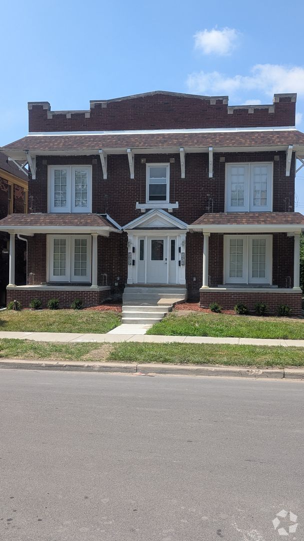 Building Photo - Euclid Gateway Quad-Plex Unit 1612 W. Euclid 1E Rental