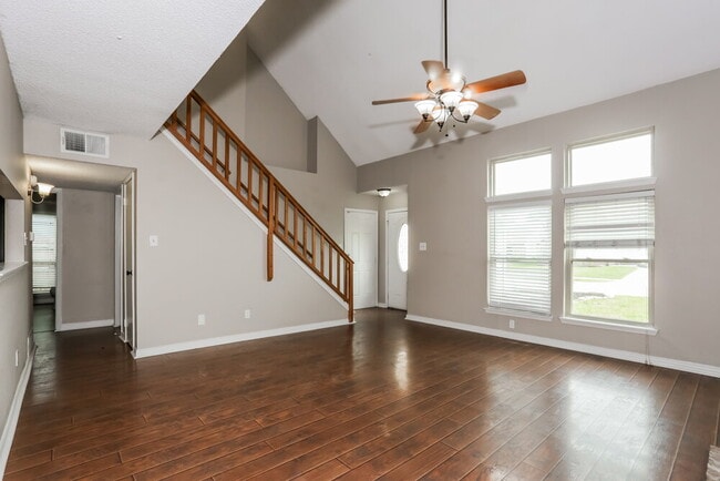 Photo - 511 Rosewood Ln