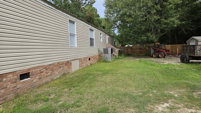 Photo - 610 E Branch Dr