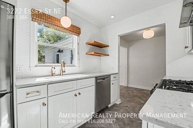 Photo - 3272 Essex St NE