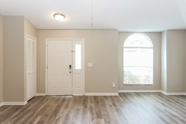 Photo - 1917 Excalibur Dr