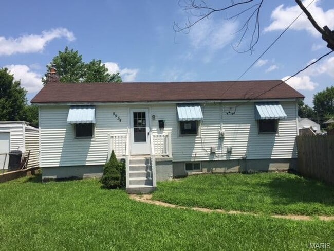 Building Photo - New Renovation!!!2 bedroom bungalow, deck, huge yard, Hancock schools