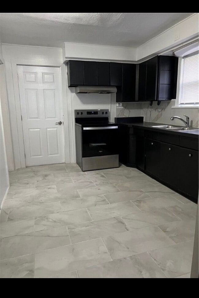 Photo - 226 N Cascade St