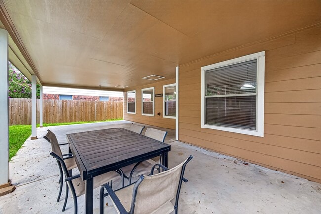 Building Photo - 10031 Magnolia Way