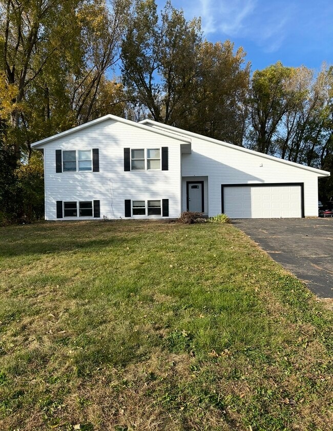 Building Photo - 6264 40th St N Unit 6264