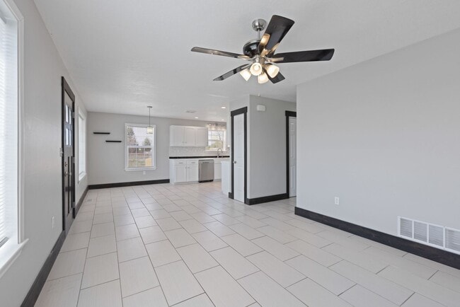 Photo - Charming 4 bed/2 bath Home in Idaho Falls!