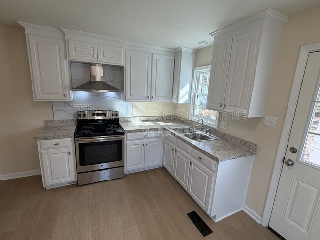 Photo - 1021 Russell St