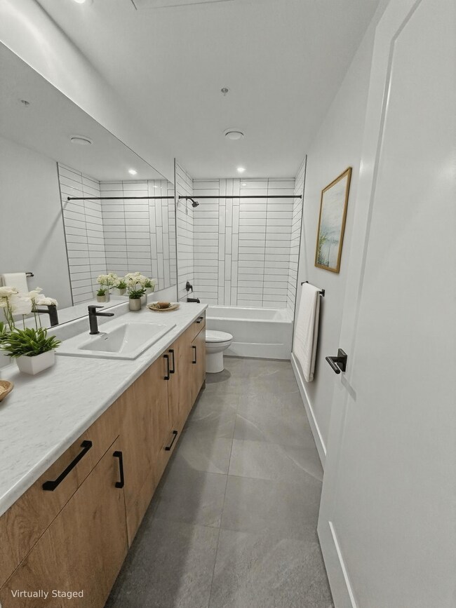 Photo - 20144-20186 86 Ave