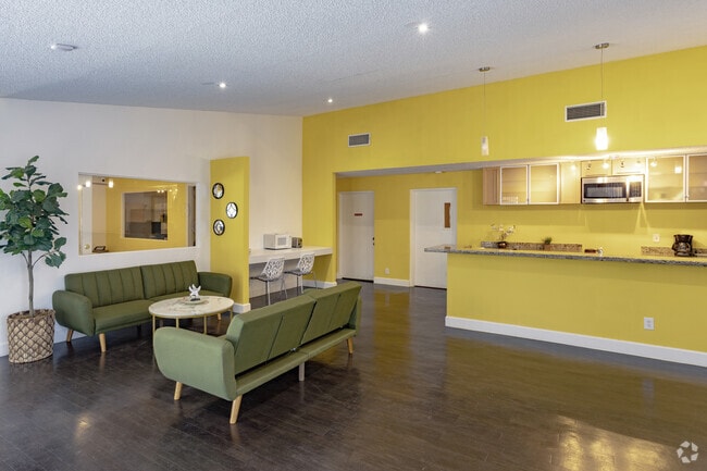 Centro de arrendamiento - Spinnaker Landing Apartments