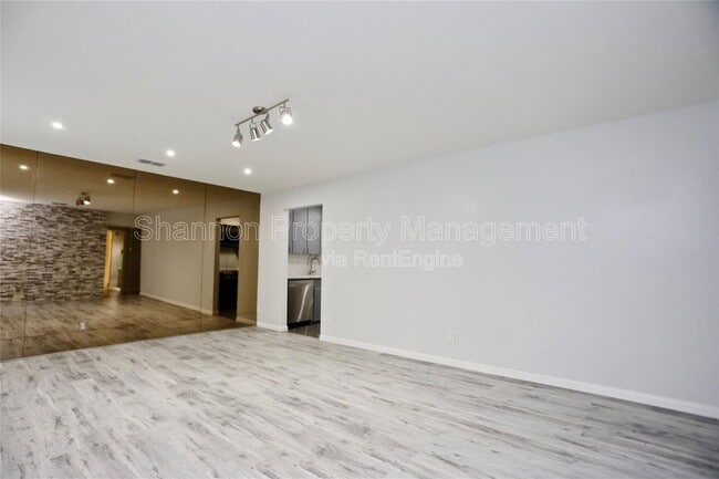 Photo - 2824 Briarhurst Dr Unit Apartment 16