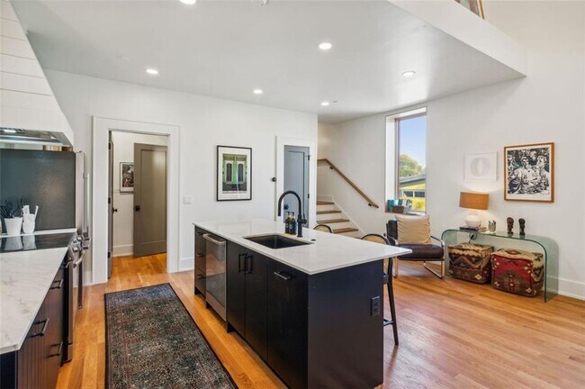 Photo - 955 Wylie St SE