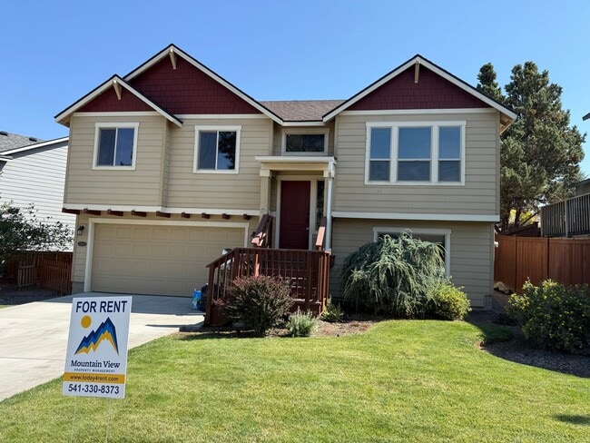 Building Photo - Spacious 4 Bed/3 Bath Single Family Home i...