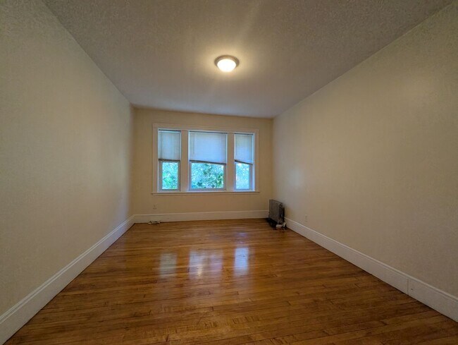 Photo - 14 Centre St Apartment