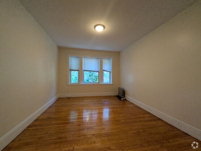 Building Photo - 14 Centre St Rental