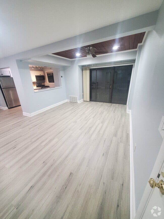 Building Photo - 53 Skyhill Rd Unit 304 Rental
