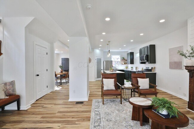 Photo - 423 Stoddart Ave