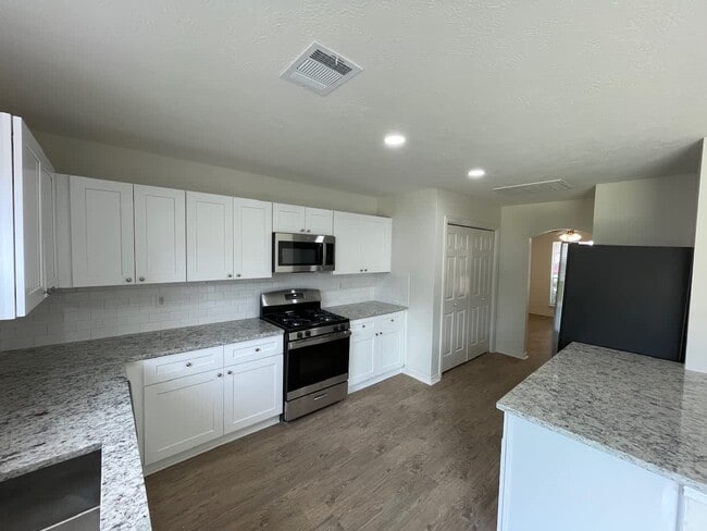 Photo - 6427 Founding Dr