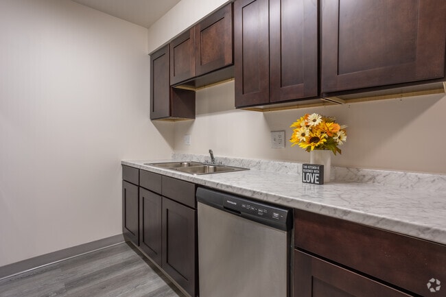 1BR, 1BA - 690SF - Kitchen - Arrowtree Apartments